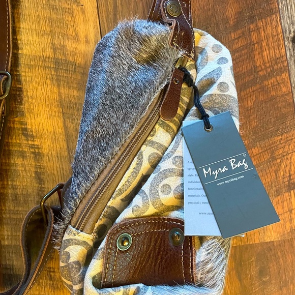 Myra Bag Fannypak - Picture 6 of 14